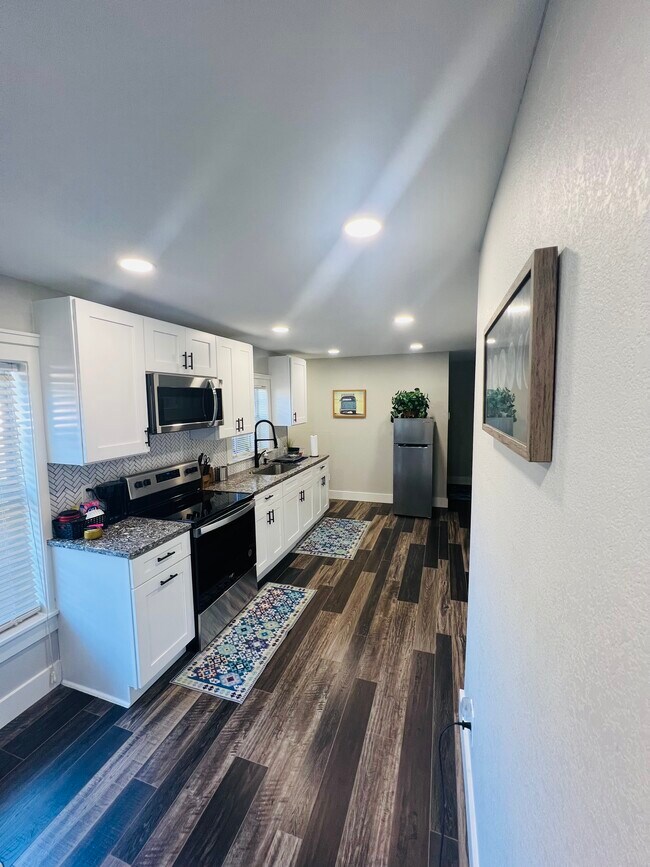 Foto del edificio - 611 W Page Ave