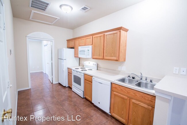 Building Photo - 1 br, 1 bath House - 2408 Bryan #203
