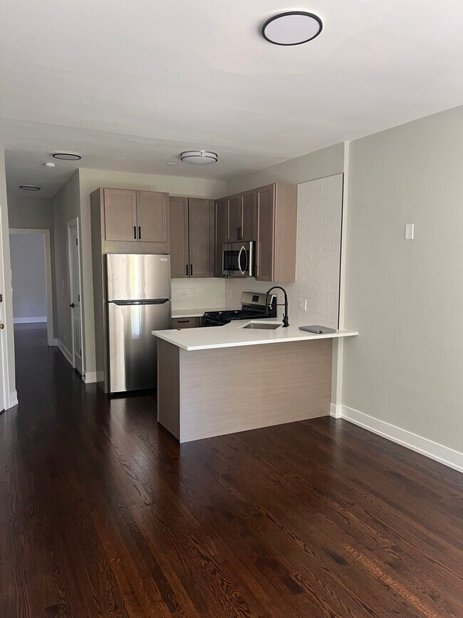 Building Photo - 2820 W Dickens Ave