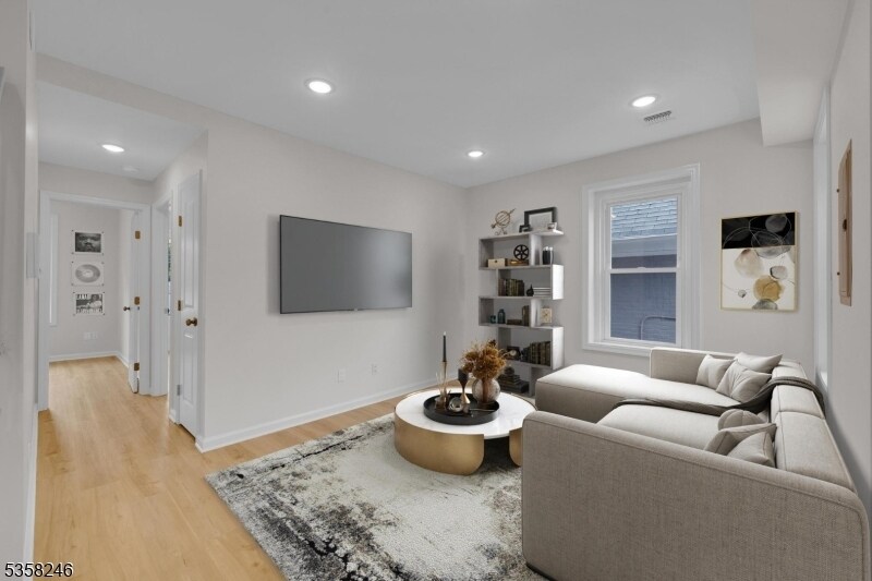 Foto principal - 106 Bennett St