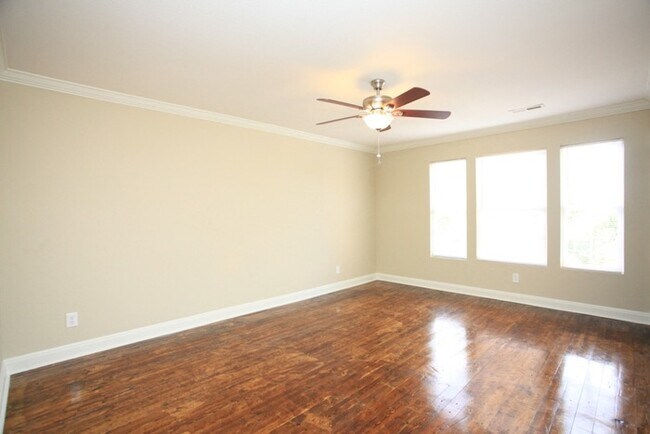 Building Photo - 3272 Pikes Peak Dr