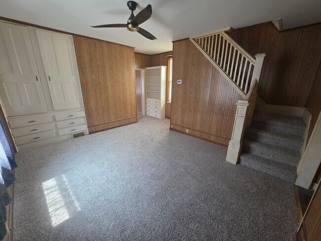Foto del edificio - 2-bedroom, 1-bath home in New Brighton