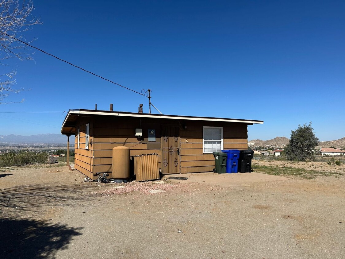 Primary Photo - 1 BEDROOM 1 BATH APPLE VALLEY HOME