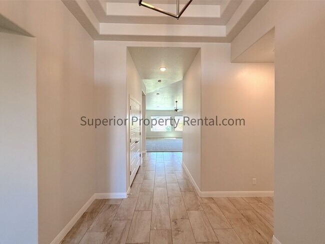 Foto del edificio - 4 bed, 2 bath home w/2car garage