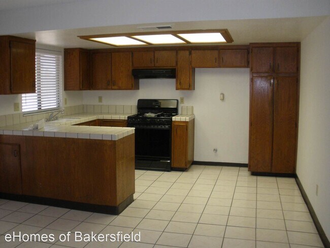 Building Photo - 3 br, 2 bath House - 5709 Via Lucca