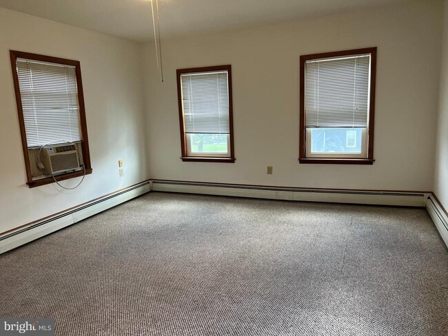 Building Photo - 132 Main St