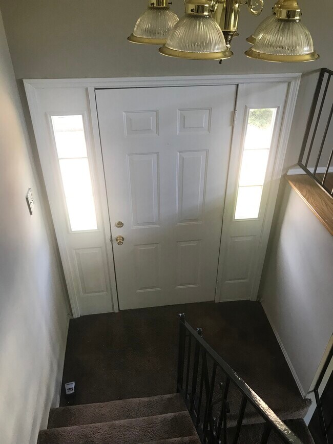 Building Photo - 6122 Ridgeacres Dr