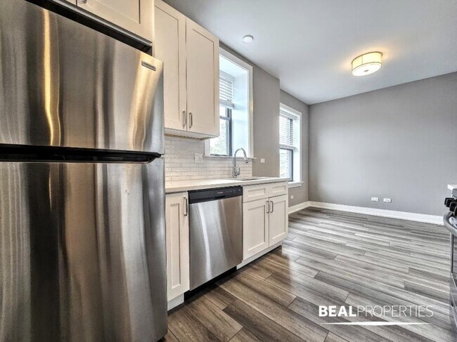 Foto del edificio - 2 bedroom in CHICAGO IL 60613