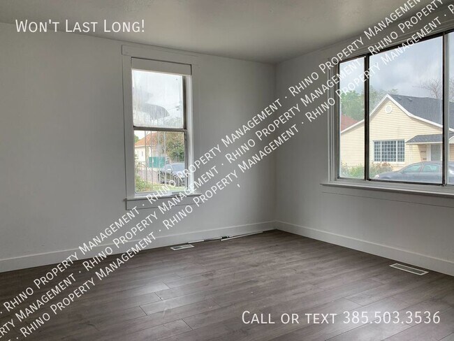 Building Photo - REDUCED RENT! 2 BD/1 BA Side By Side Duple...