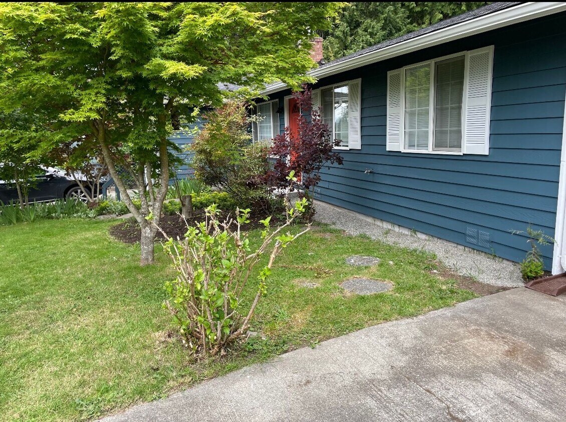 Building Photo - Single Level Freeland Home and Small Dog Frendly!