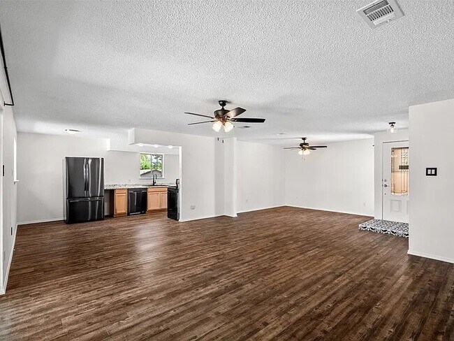 Foto del edificio - 629 Bur Oak Dr