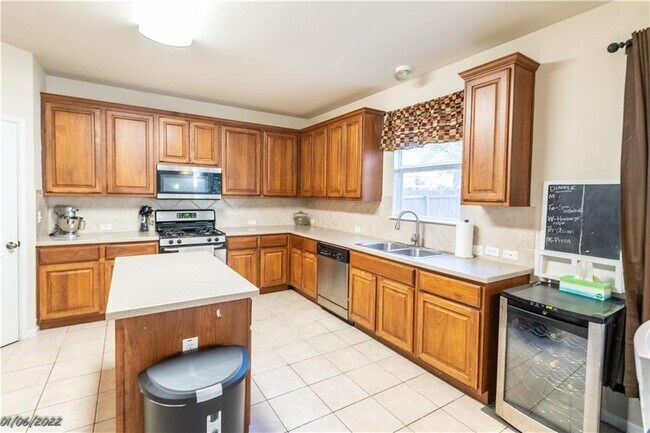 Building Photo - 2029 Foothills