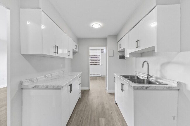 Photo du bâtiment - 65 Thorncliffe Park Dr