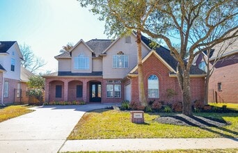 Building Photo - 5835 Stratford Gardens Dr