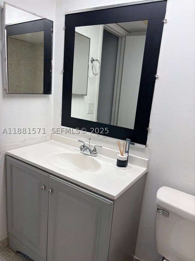 Foto del edificio - 3001 NW 48th Ave