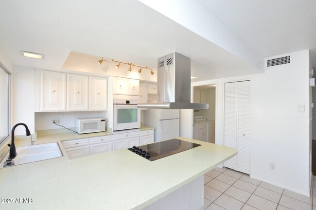 Foto del edificio - 4028 N Granite Reef Rd