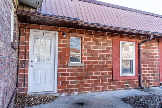 Building Photo - 1415 Wilson Ave.
