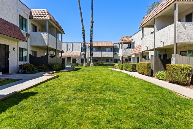 Building Photo - Encasa Norwalk