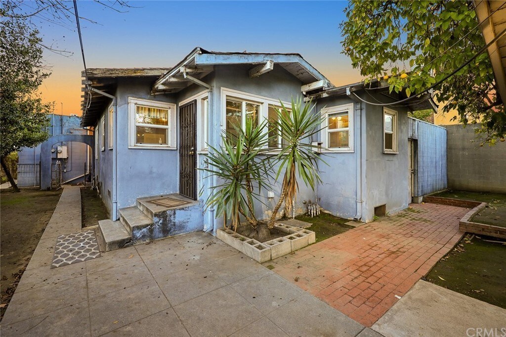 Foto principal - 667 W Holt Ave