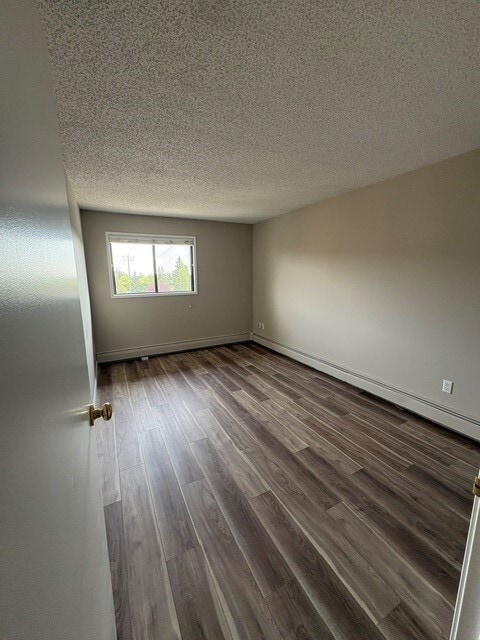 Building Photo - 2 Bed 1 Bath Unit in Calgary, AB