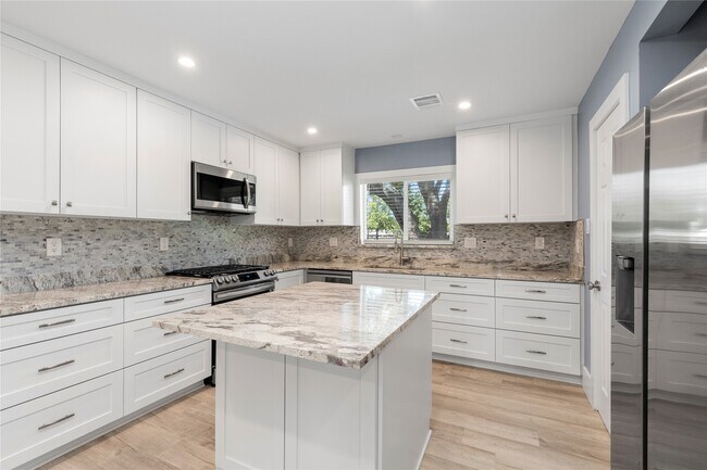 Building Photo - 2418 Wilde Rock Way