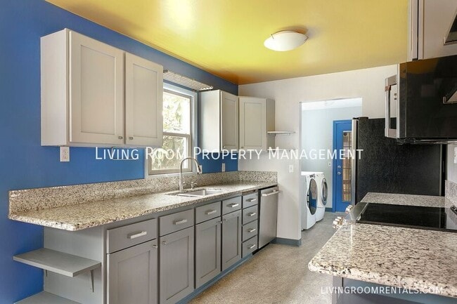 Building Photo - 8414 N Peninsular Ave