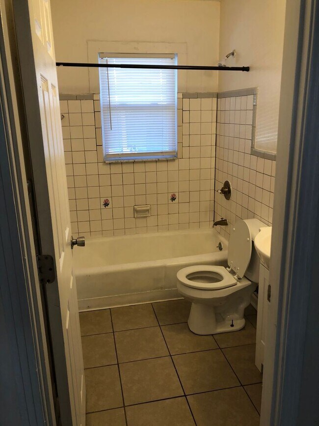 Foto del edificio - 3 br, 1 bath House - 1515 Arling Ave