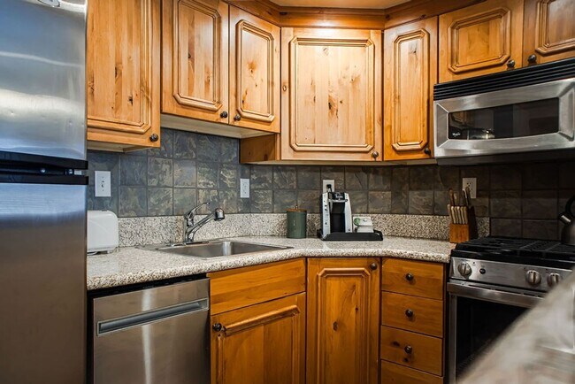 Building Photo - Charming Zermatt Villa | 2BR | Mountainsid...