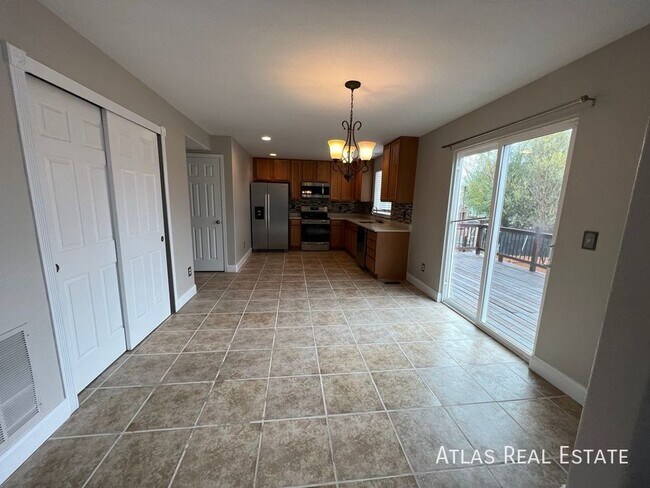 Foto del edificio - 4413 Centerville Dr