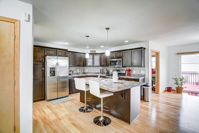 Building Photo - 818 Redan Dr