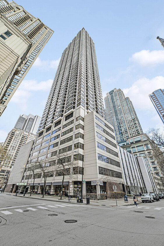 Foto principal - 30 E Huron St