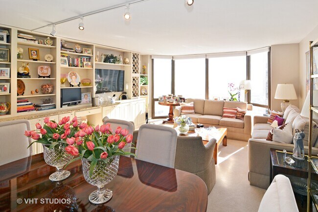 Foto del edificio - 2650 N Lakeview Ave