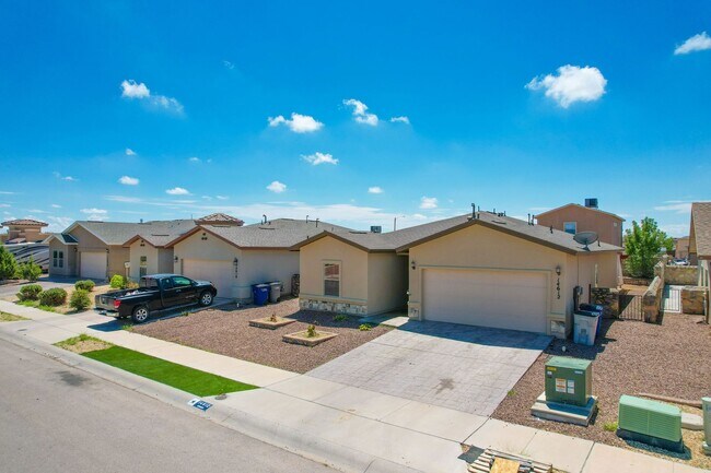 Foto del edificio - Beautiful East side House 3 bed-2.5 baths in front of Park