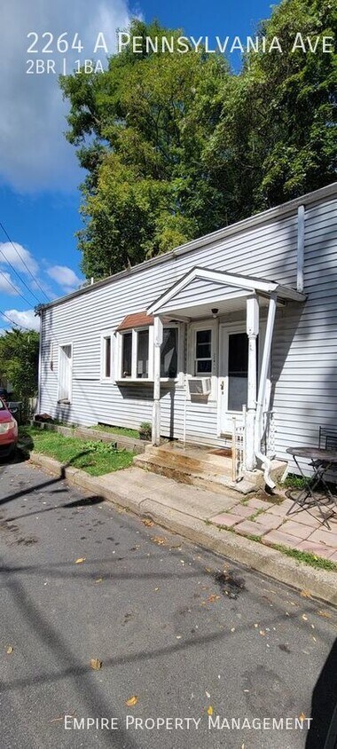 Primary Photo - 2 Bedroom / 1 Bathroom Apartment in Martin...
