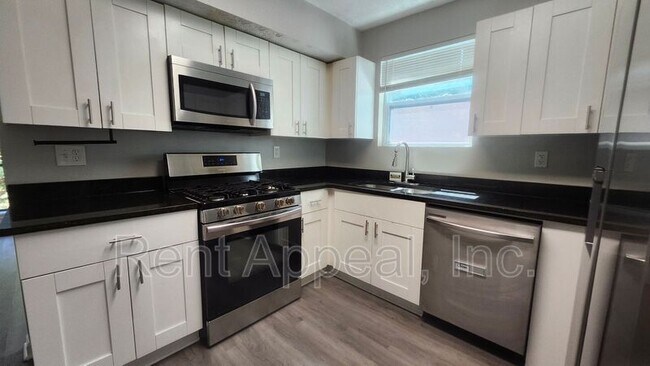 Building Photo - 6915 Babbling Brook Dr