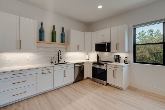 Foto del edificio - Modern Studio with Private Entry and Scenic Views in El Dorado Hills!