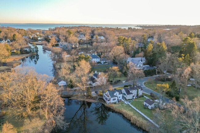 Foto del edificio - 33 Old Farm Rd