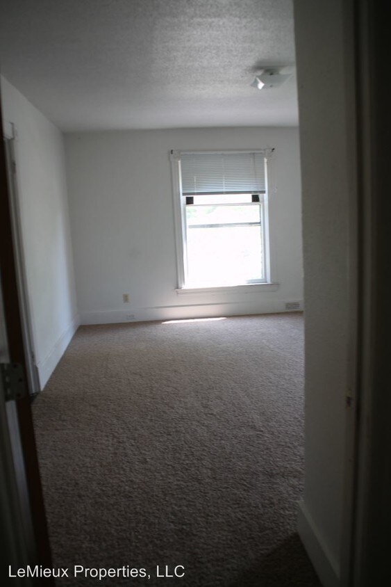 Foto del edificio - 9 br, 2 bath Room For Rent - 805 5th Avenue S