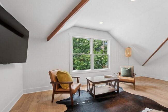Building Photo - 2034 Maple Ave