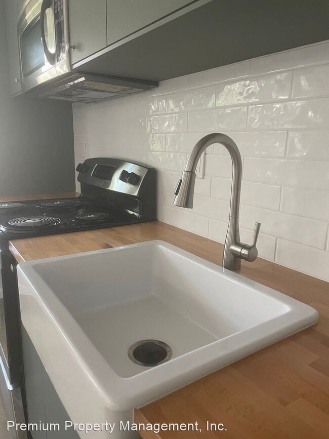 Building Photo - 1 br, 1 bath House - 1555 & 1555A Summer S...