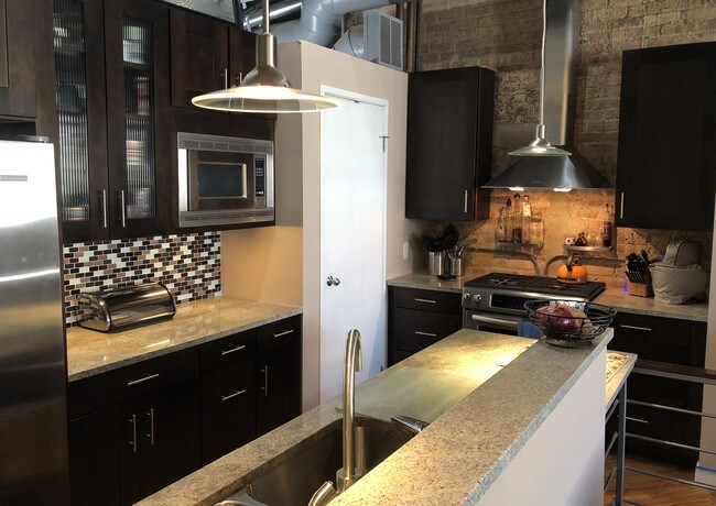 Fotografía del edificio - 1720 N Marshfield Ave