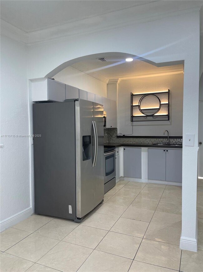 Foto del edificio - Northwest 177th Street, Hialeah, FL 33015 - 3 BR 2 BA Condo