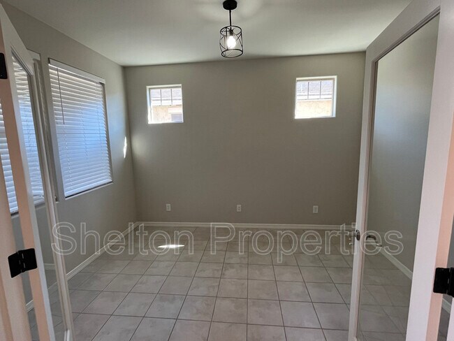 Building Photo - 10817 W San Juan Ave