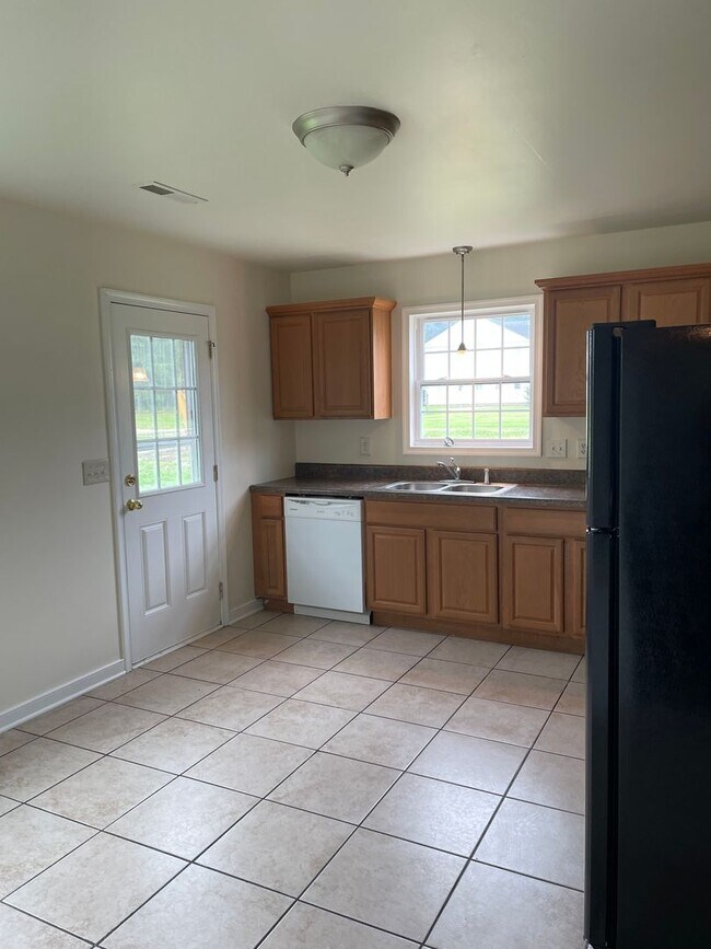 Foto del edificio - Waverly, VA - Four Bedroom / Two Bath - Mo...