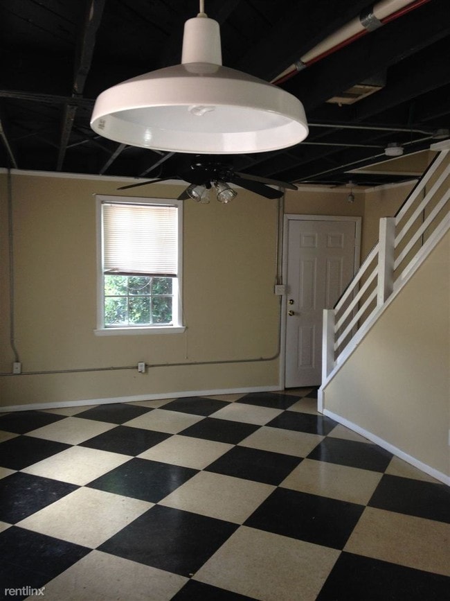 Building Photo - 539 Clayton St