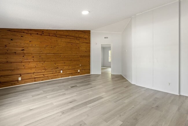 Building Photo - 16474 N Emerson Cir
