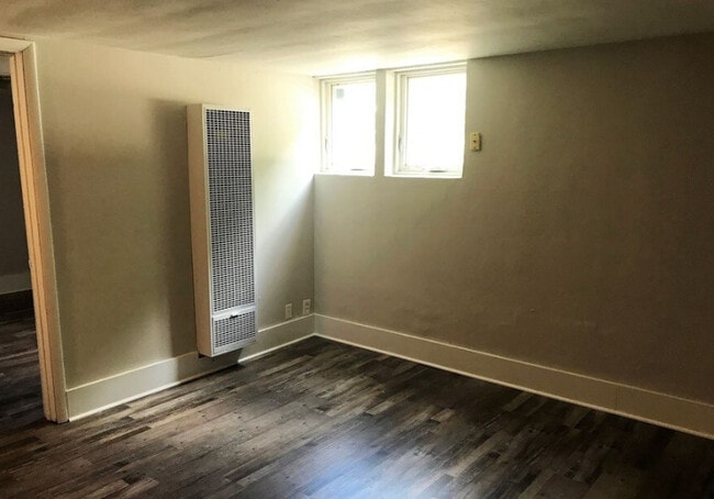 Living Room - 811 W Hill St