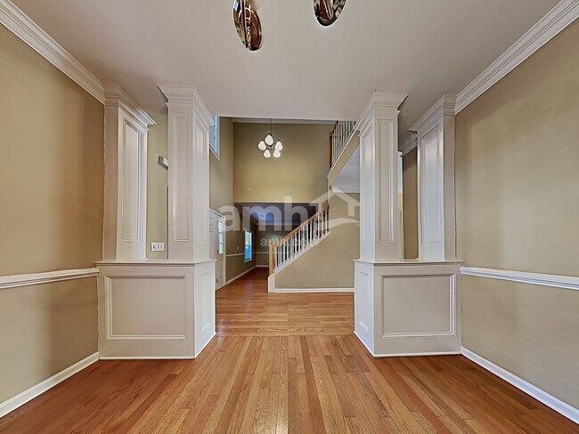 Building Photo - 2131 Andover Way