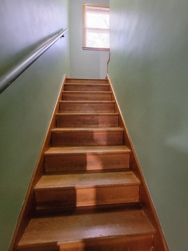 Building Photo - 524 8th Ave