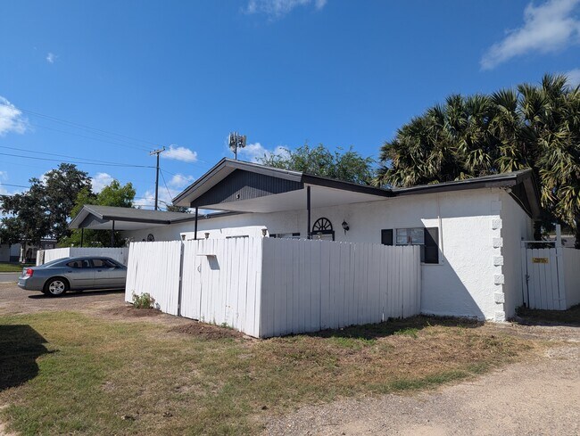 Foto del edificio - 201 W 1st St